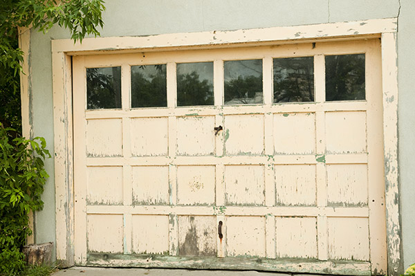 5 Reasons to Replace Your Old Garage Door